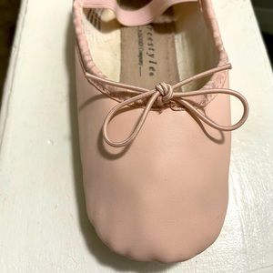 Girls Danskin Freestyle size 13 Ballet slippers